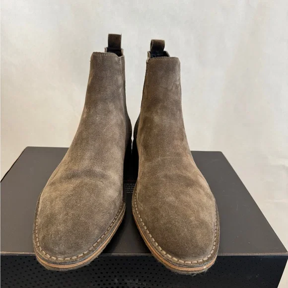 Saint Laurent Suede Chelsea Boots - Picture 5 of 15